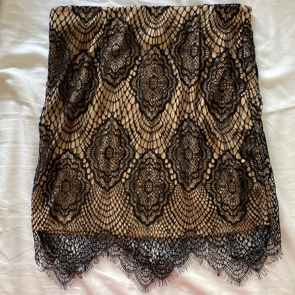 Lace mini skirt
